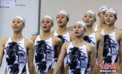  朝鲜花游队备战 泳装美女惹日教练关注 