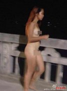  网曝广西一女子为iPhone6街头裸奔 