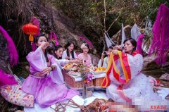  温州6名女子搞创意生日派对走红网络 