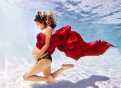  美摄影师拍摄唯美孕妇水下写真照 灵动如美人鱼 