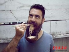  最近一位老兄把自己留了16年的胡子玩坏了…… 