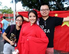  中国美女球迷性感助阵亚洲杯 