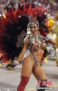  巴西狂欢节进入第三天 桑巴热舞吸引眼球 