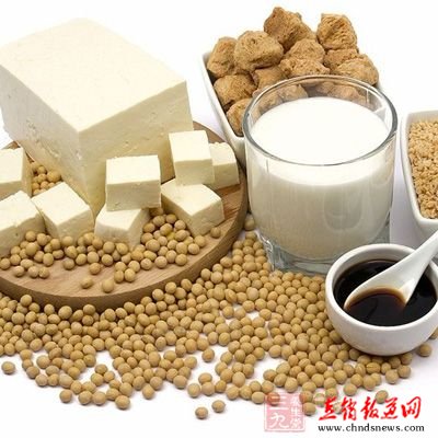 鱼肉、豆制品和深色蔬菜，注重荤素搭配均衡