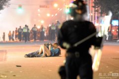  各国情侣街头是如何秀恩爱的 
