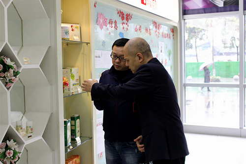 重庆市食品药品监督管理局领导赴完美调研_直