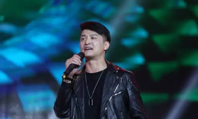 摇滚歌手马旋带来精彩演唱