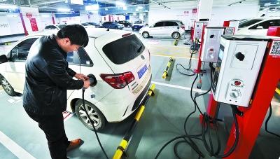 亚洲最大公共充电站启用 规划建设158根充电桩