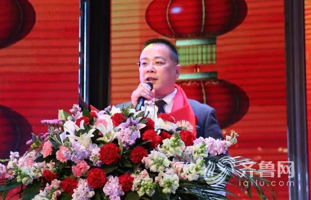 集团副董事长、常务副总裁刘中伟宣读集团表彰决定