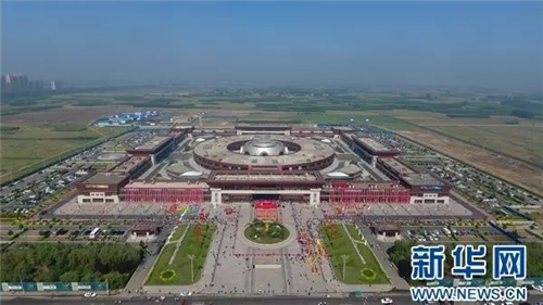 "安国数字中药都"中央交易大厅23日鸣锣启用(新华网张博摄)