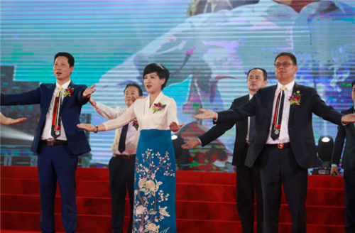 十二载传奇演绎 健康长城美名扬——炎帝十二周年庆典暨表彰盛会隆重举行
