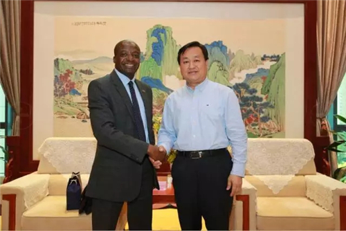 南非驻华使馆公使衔参赞一行访问天士力控股集团总部