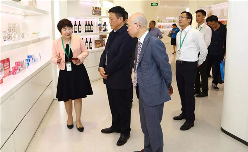 长沙国家高新区管委会党工委委员陈大庆一行莅临绿叶视察指导
