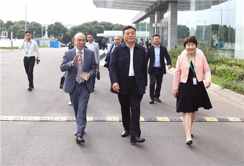 长沙国家高新区管委会党工委委员陈大庆一行莅临绿叶视察指导