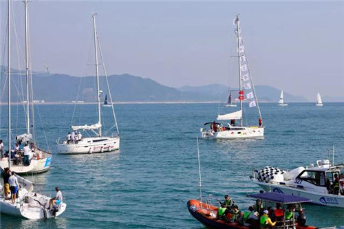 无限极赞助的家族号勇夺2017年中国杯帆船赛组别第三名