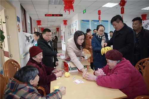爱心传递 安惠一行前往南通敬老院送去慰问品