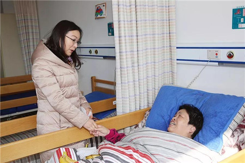 爱心传递 安惠一行前往南通敬老院送去慰问品