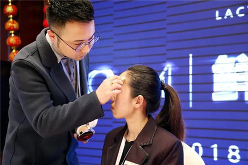 韩国权健“鲜护肤时代”2018国际化妆品流行趋势发布会举办