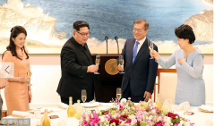  金正恩与文在寅参加晚宴现场 