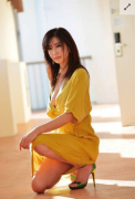  50岁女星拍写真走性感风 