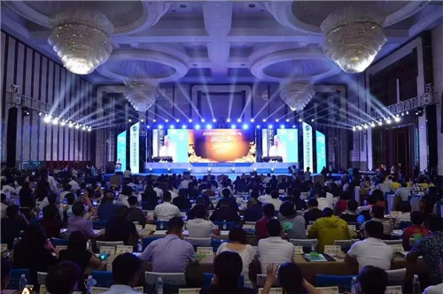 长青（中国）获得世界直销品牌节“向新力企业”荣誉奖杯
