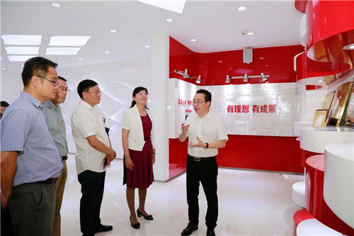 楚雄州、市领导一行莅临龙润和理想，聚焦彝药产业发展！