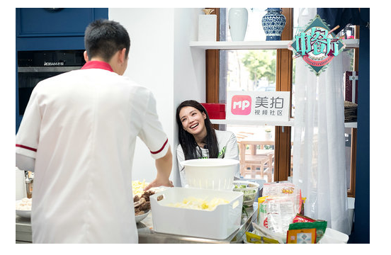 《中餐厅2》正式开业 赵薇苏有朋尬歌