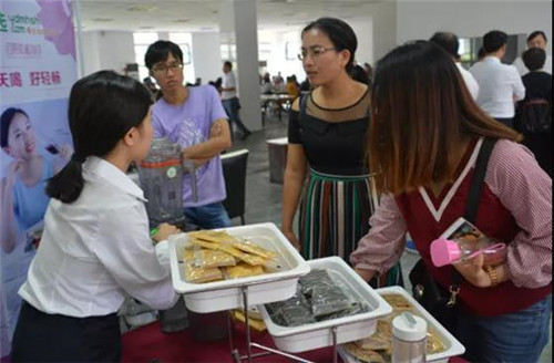 炎帝月度招商暨表彰大会在总部隆重举行