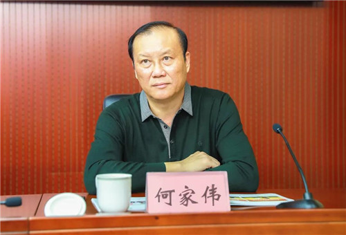 广西警察协会名誉副会长绿叶徐建成赴南宁捐助基层困难民警