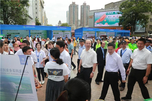 龙润茶助力昆明市2019年食品安全宣传周活动启动仪式，引导群众科学消费、健康饮食