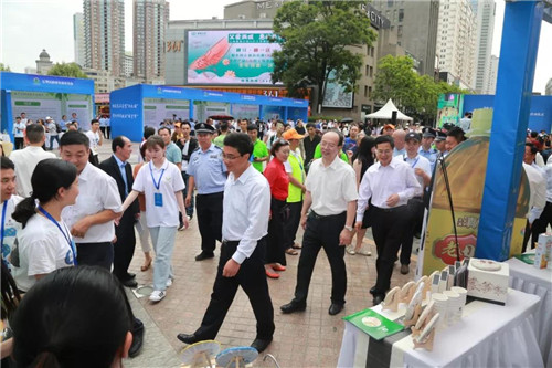 龙润茶助力昆明市2019年食品安全宣传周活动启动仪式，引导群众科学消费、健康饮食