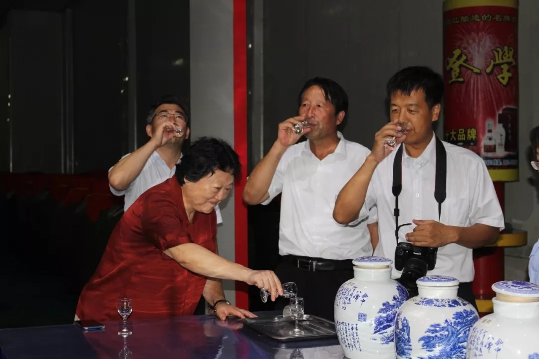 日照岚山区工商联领导到颐阳参观考察