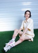  迪丽热巴运动风造型元气活力 美腿修长皮肤白皙光滑 